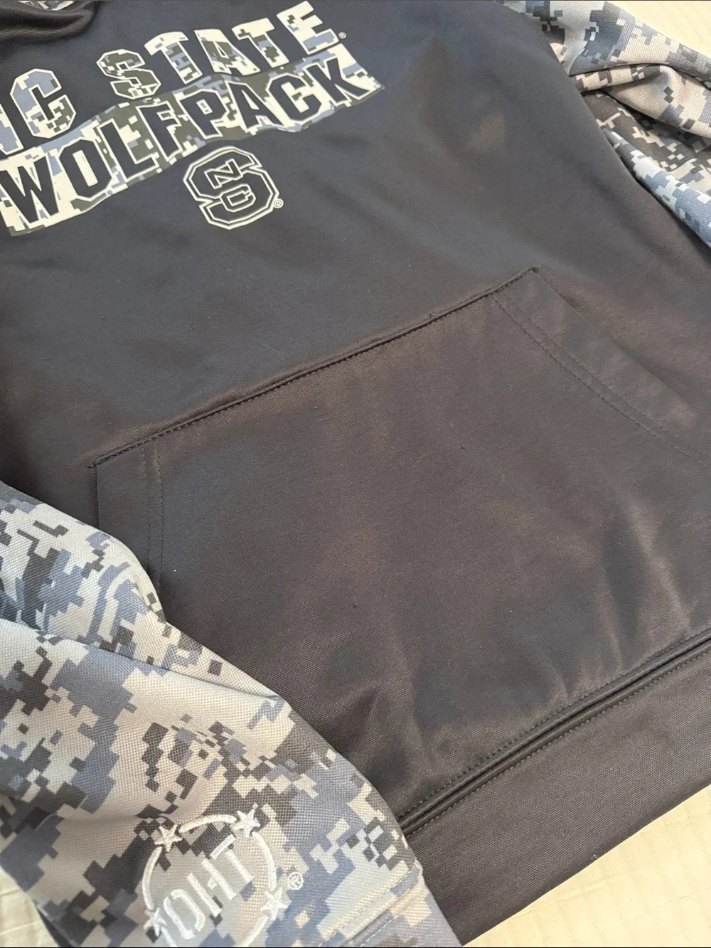 Colosseum Kids' Gray & Digital Camo NC State Wolfpack Hoodie
